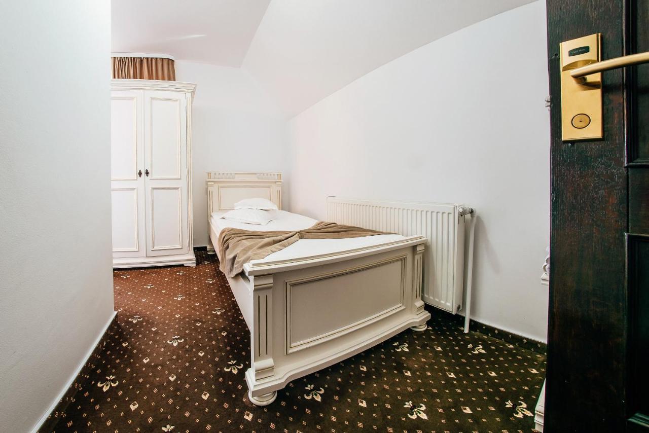 Elegance 4*