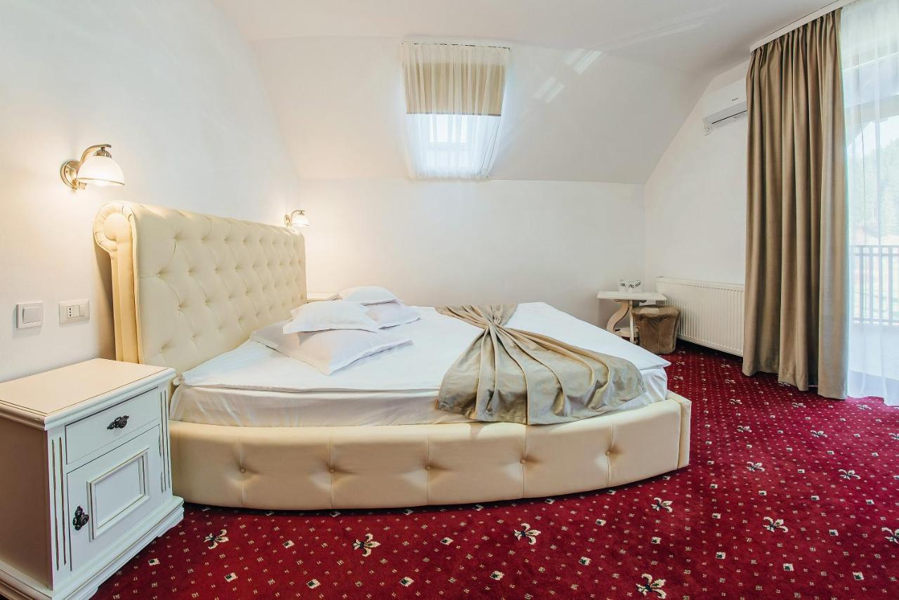 Elegance 4*